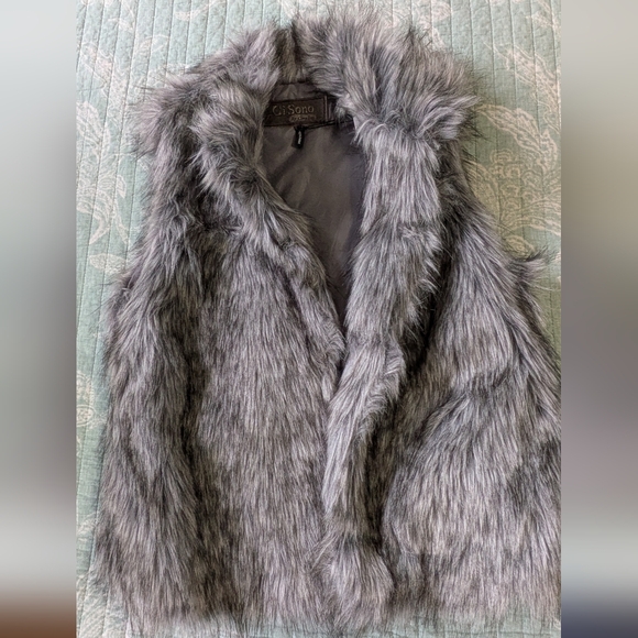 Cavalini Jackets & Blazers - NWT Cavalini Ci Sono Grey Faux Fur Vest. Size L.